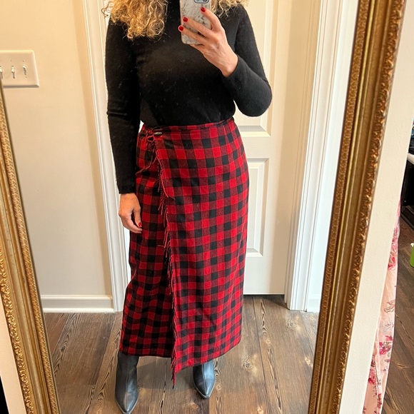 Vintage Buffalo plaid wrap skirt wool blend fringe red black size 8 - Picture 1 of 8